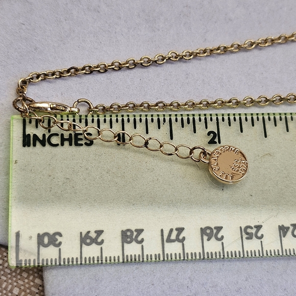 SET!  Liz Claiborne Jeweled Necklace and Dyed Shell Stretchy Bracelet Set - Picture 10 of 12